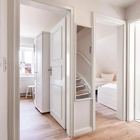 Holiday home Rosen Huus 2 *